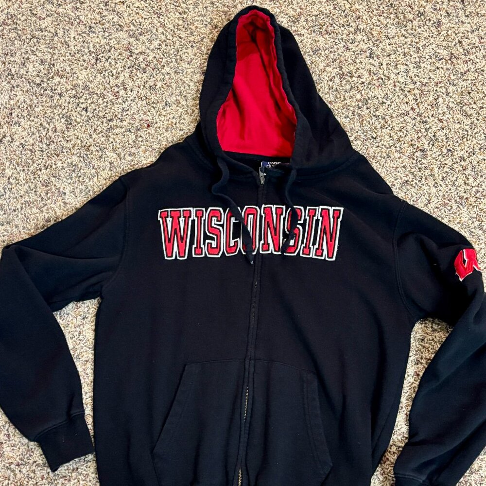~~WISCONSIN BADGERS BUCKY EMBROIDERED M VINTAGE HOODIE  BEST WISCONSIN BADGERS V